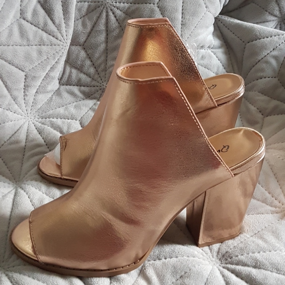 Heels - Picture 2 of 2